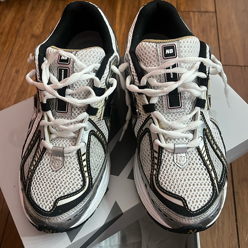 New Balance 1906R Metallic Gold, Silver (white & black)